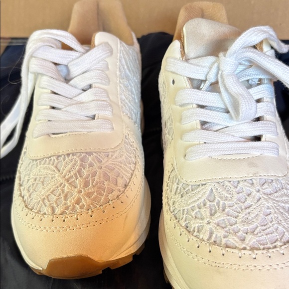 Skechers Shoes - Skechers Elegant White Lace Women's Sneakers 10